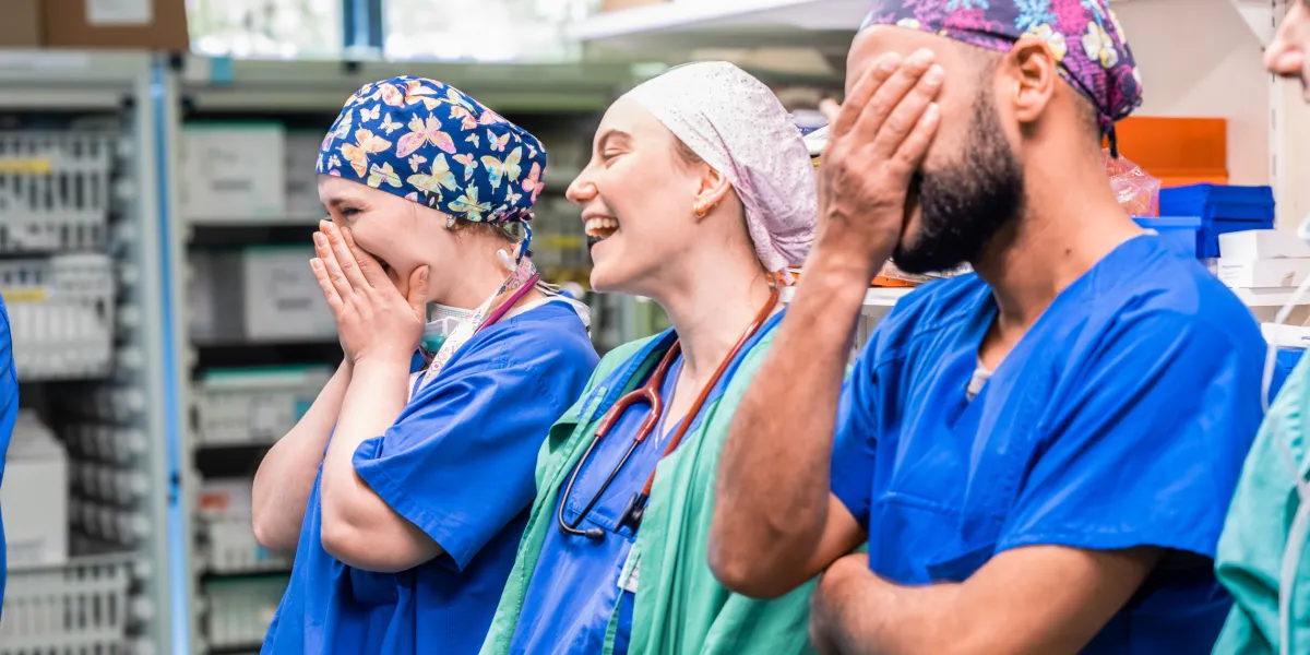 🚀Starte deine Karriere in der Pflege und nutze deine Chance in der Zukunftsbranche Gesundheitswesen!